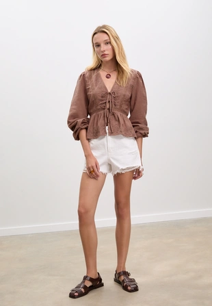 Легкая блузка с вышивкой и узлом- Заказать в России