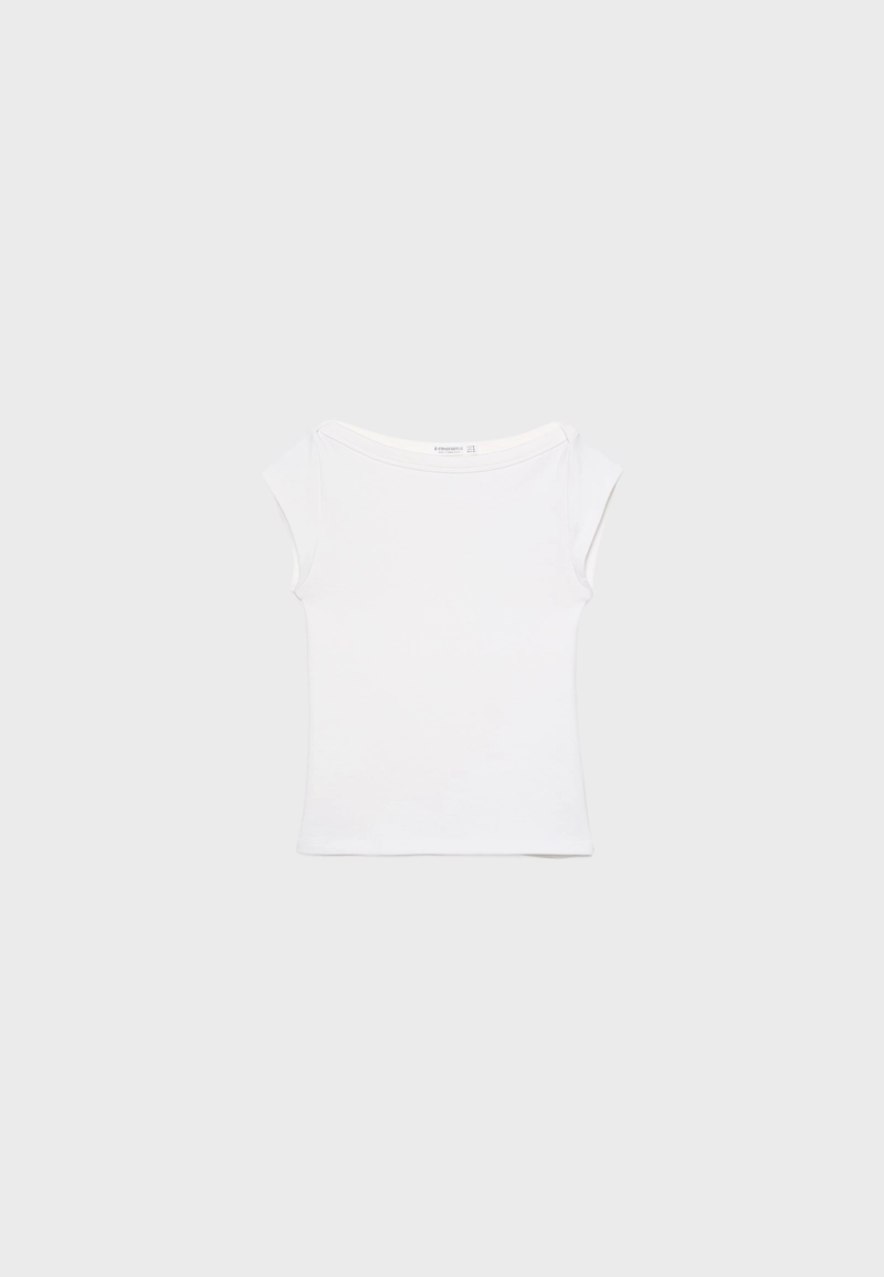 Базовая футболка с вырезом «лодочка»