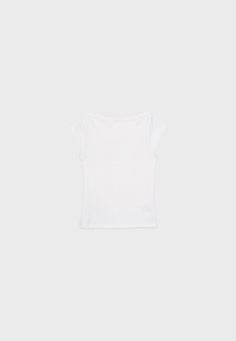 Базовая футболка с вырезом «лодочка»