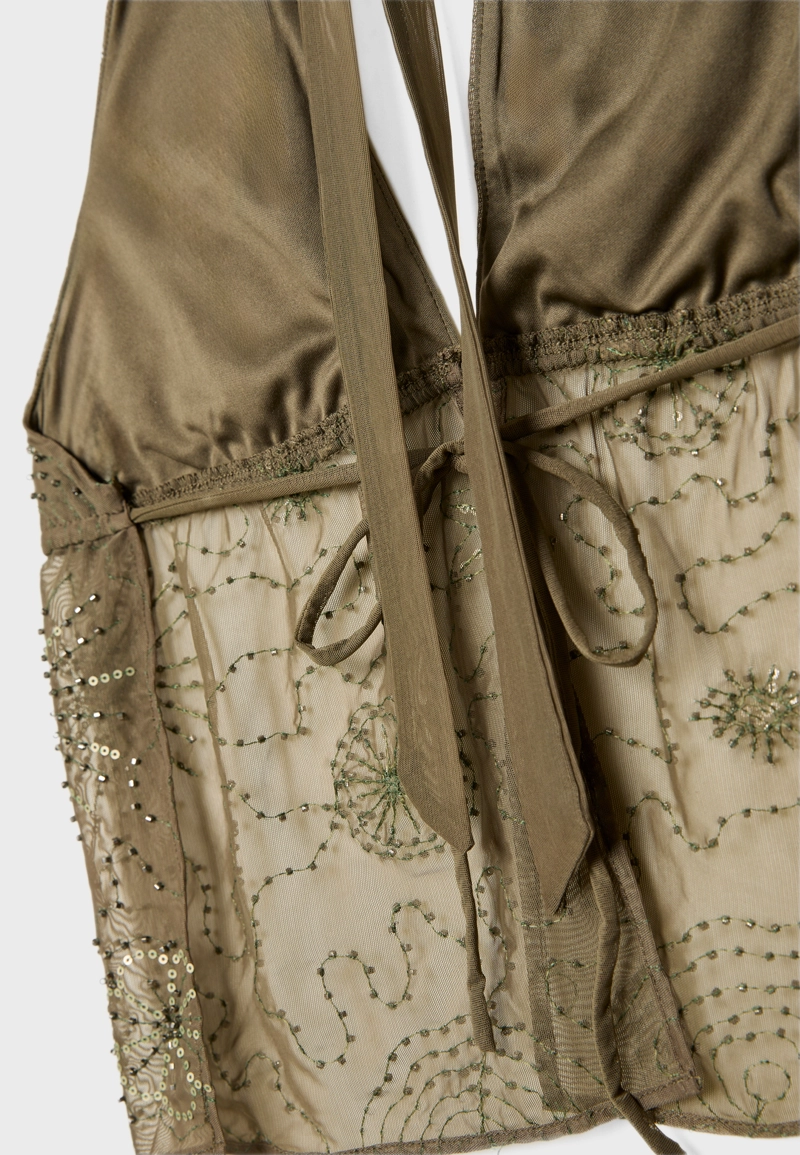 Топ с горловиной халтер, вышивкой и блестящей отделкой