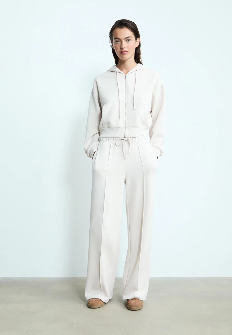 Брюки свободного кроя с мягкими нервами