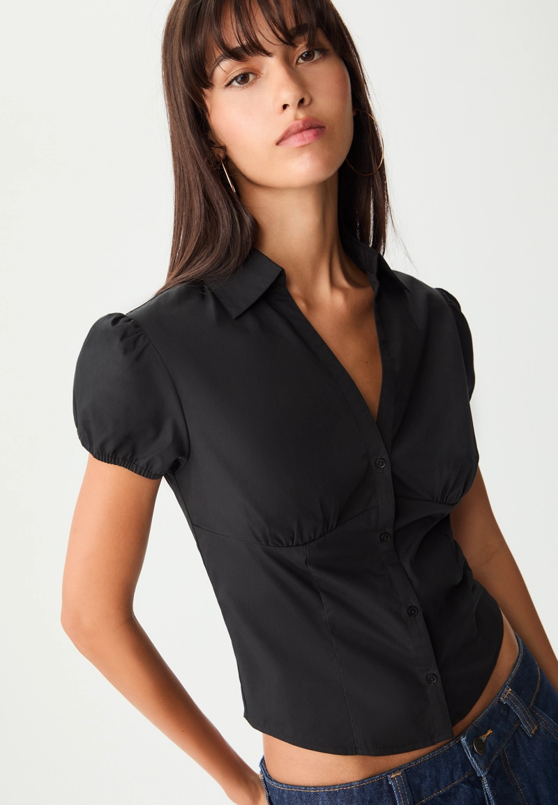 Приталенная рубашка с короткими рукавами