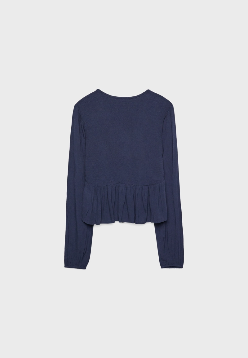 Легкая блузка с длинными рукавами