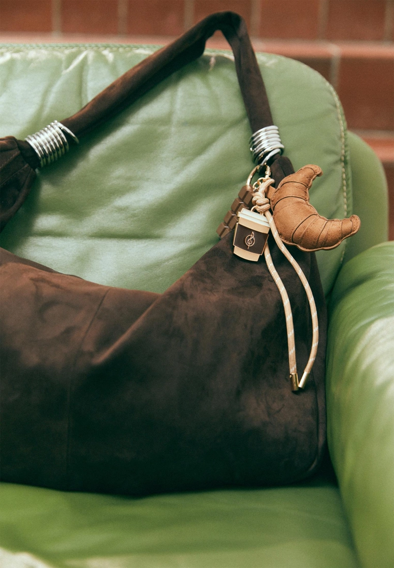 Сумка с кольцами из искусственной замши