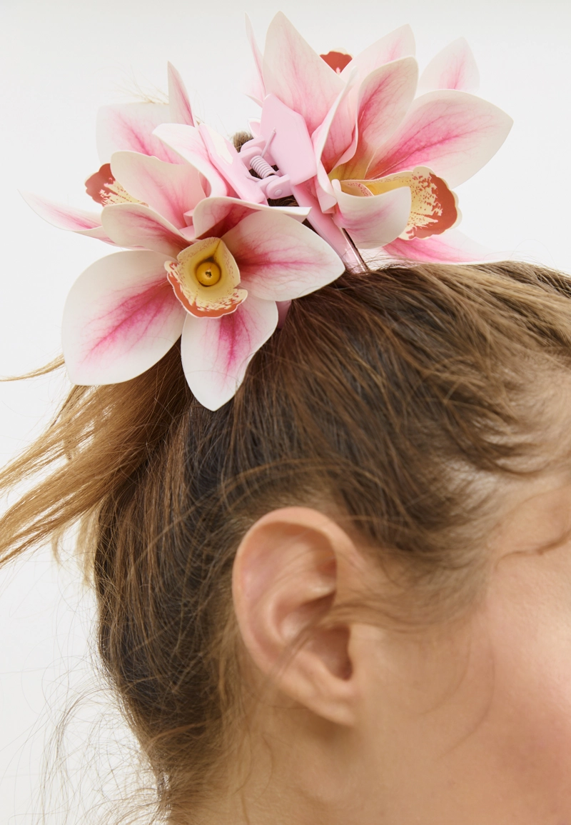 Заколка для волос с крупным цветком из ткани