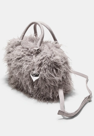 Сумка-боулинг из искусственного меха с сердцем- Заказать в России