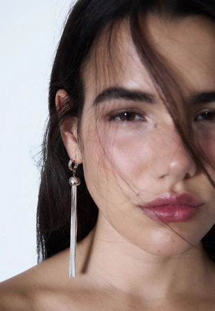 Длинные серьги-кольца с металлическим помпоном- Заказать в России