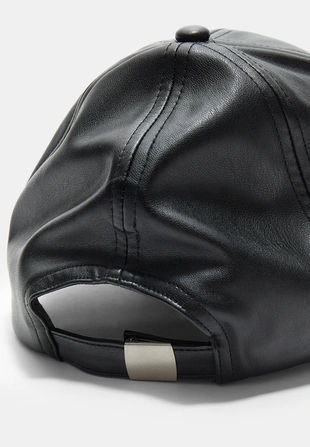 Кепка из искусственной кожи- Заказать в России
