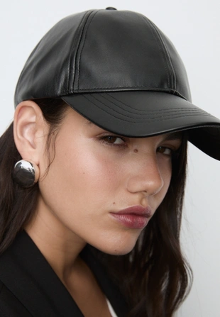 Кепка из искусственной кожи- Заказать в России