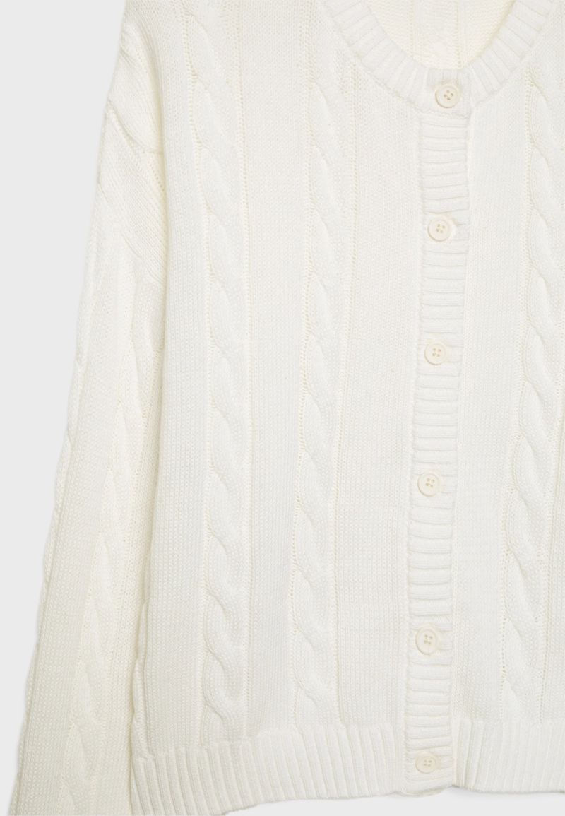 Вязаный кардиган с пуговицами и узором «косы»