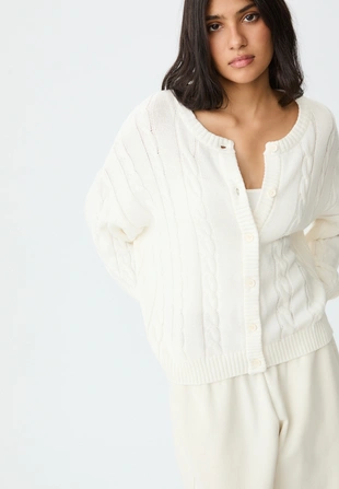 Вязаный кардиган с пуговицами и узором «косы»- Заказать в России