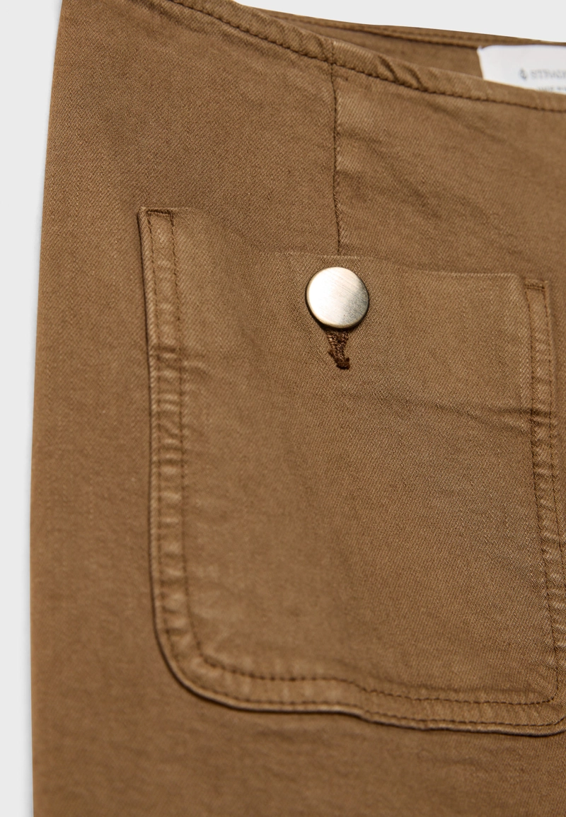 D77 Брюки в минималистичном стиле с карманами