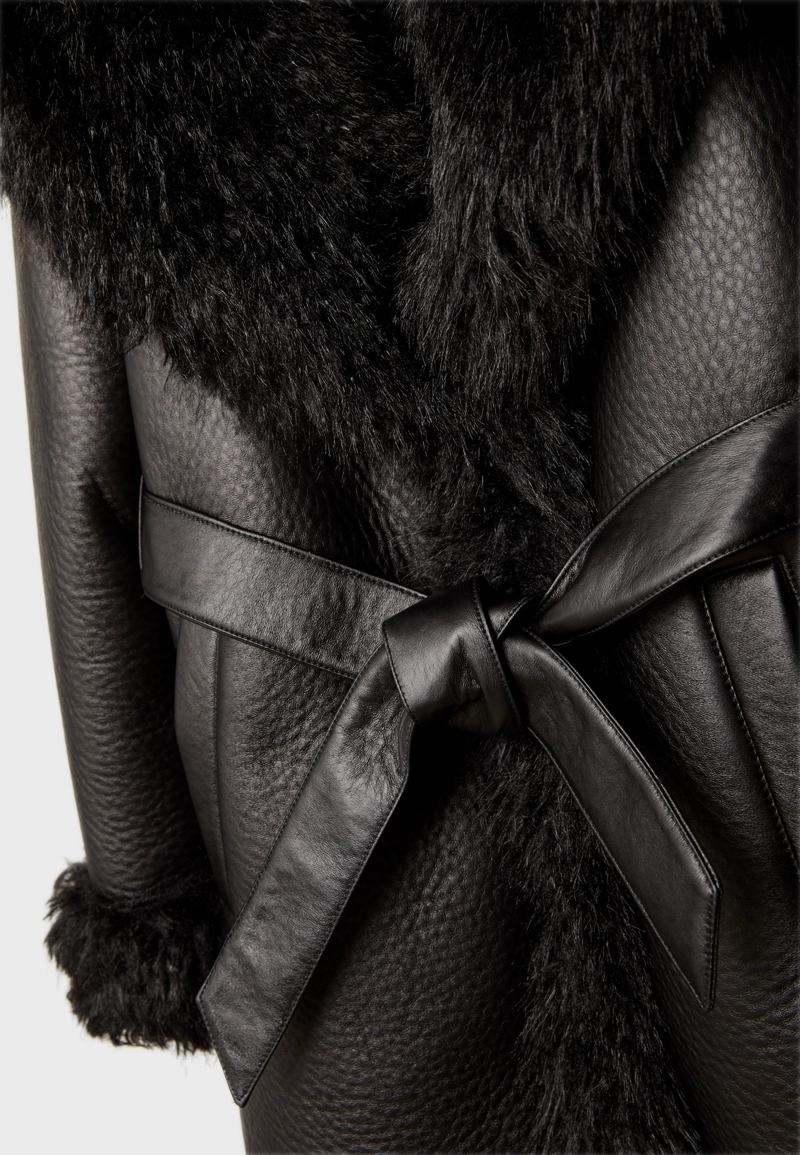 Длинное пальто с деталями из искусственного меха