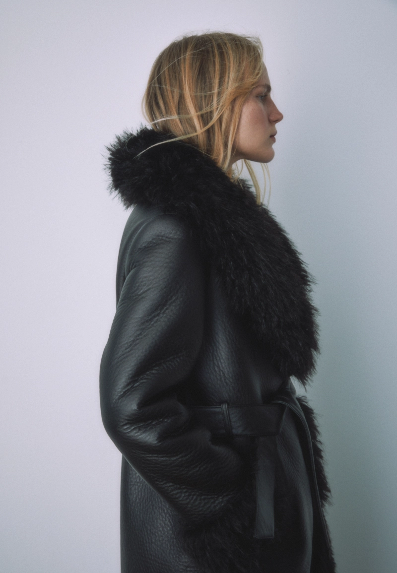 Длинное пальто с деталями из искусственного меха