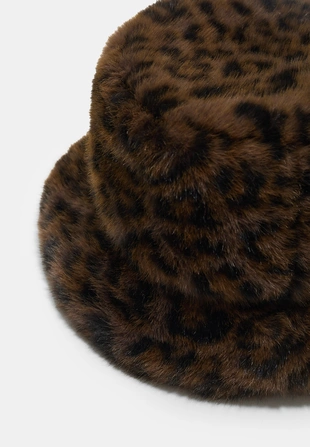 Шапка с леопардовым принтом и искусственным мехом- Заказать в России