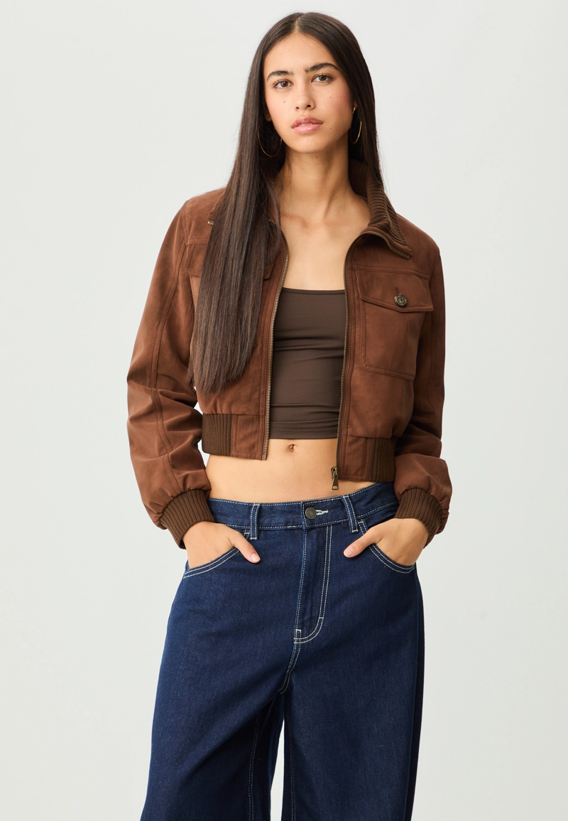 Укороченная куртка из искусственной кожи с карманами