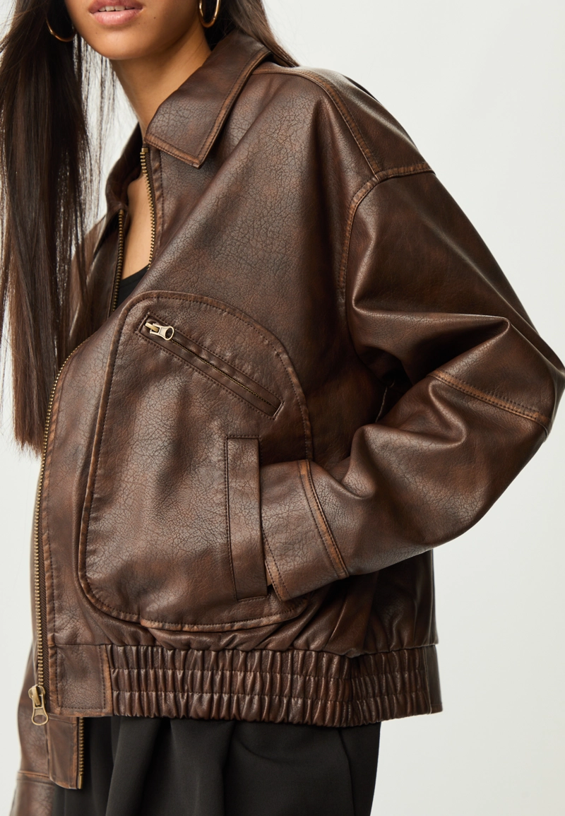 Куртка с карманами из искусственной кожи