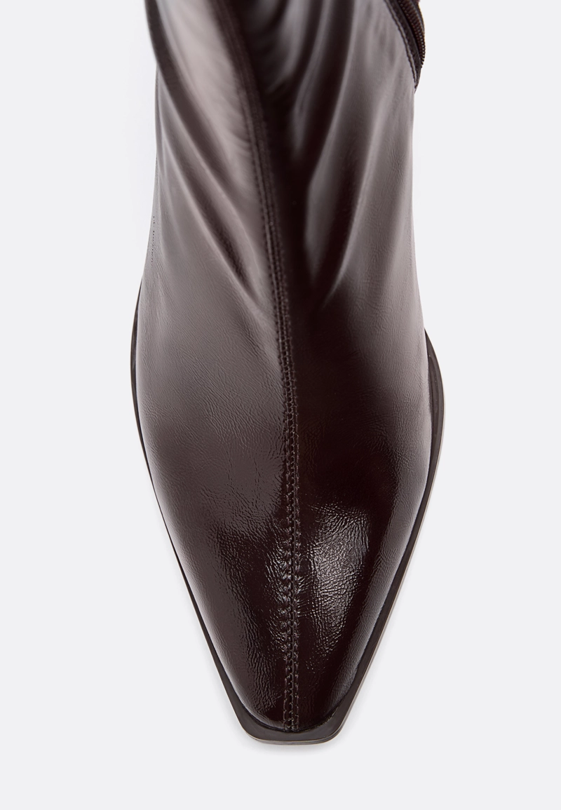 Стрейчевые ботильоны на каблуке