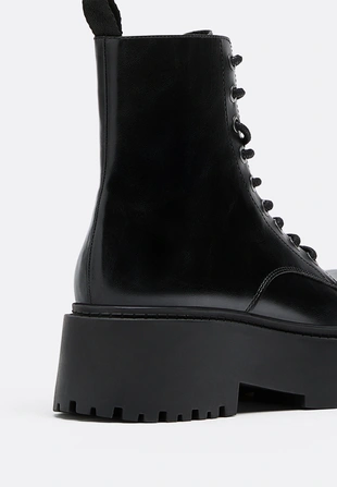 Плоские ботинки на шнуровке- Заказать в России