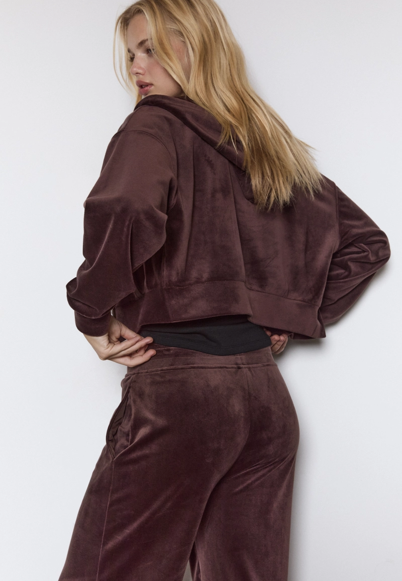 Бархатная толстовка на молнии
