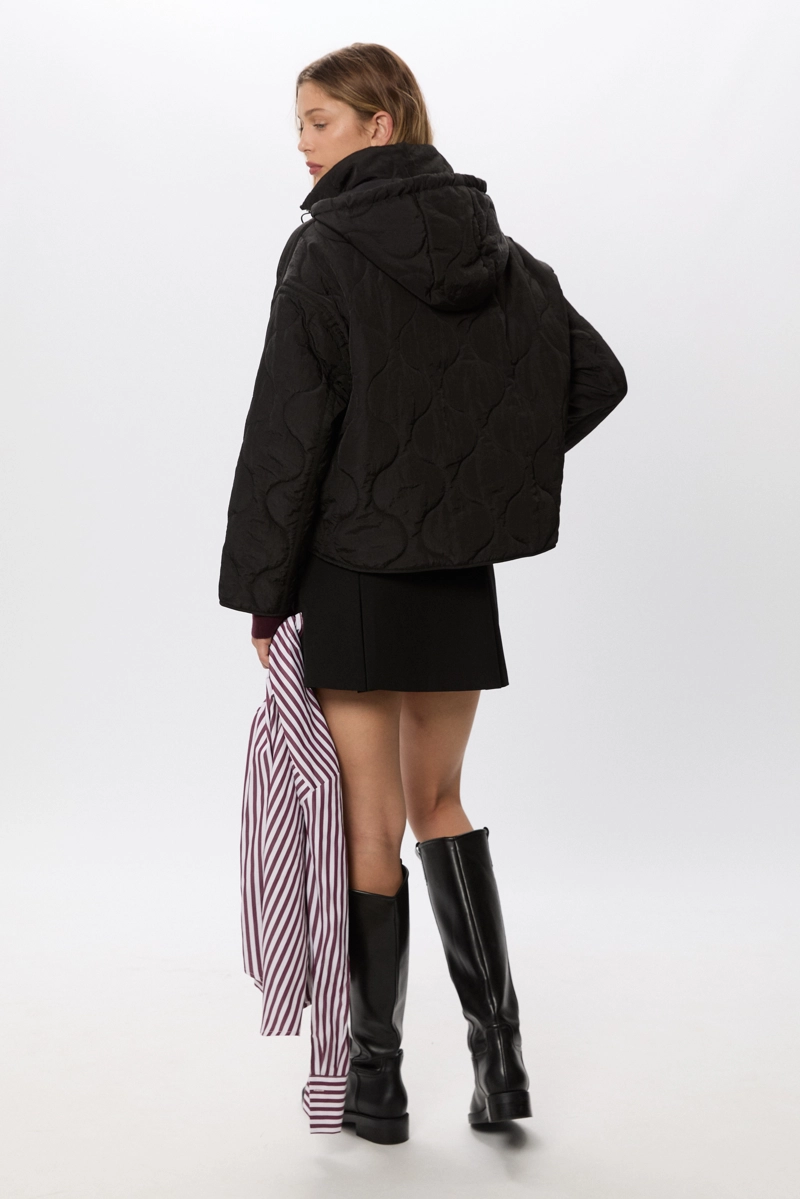 Утепленная куртка с капюшоном