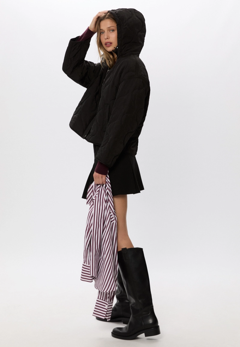 Утепленная куртка с капюшоном