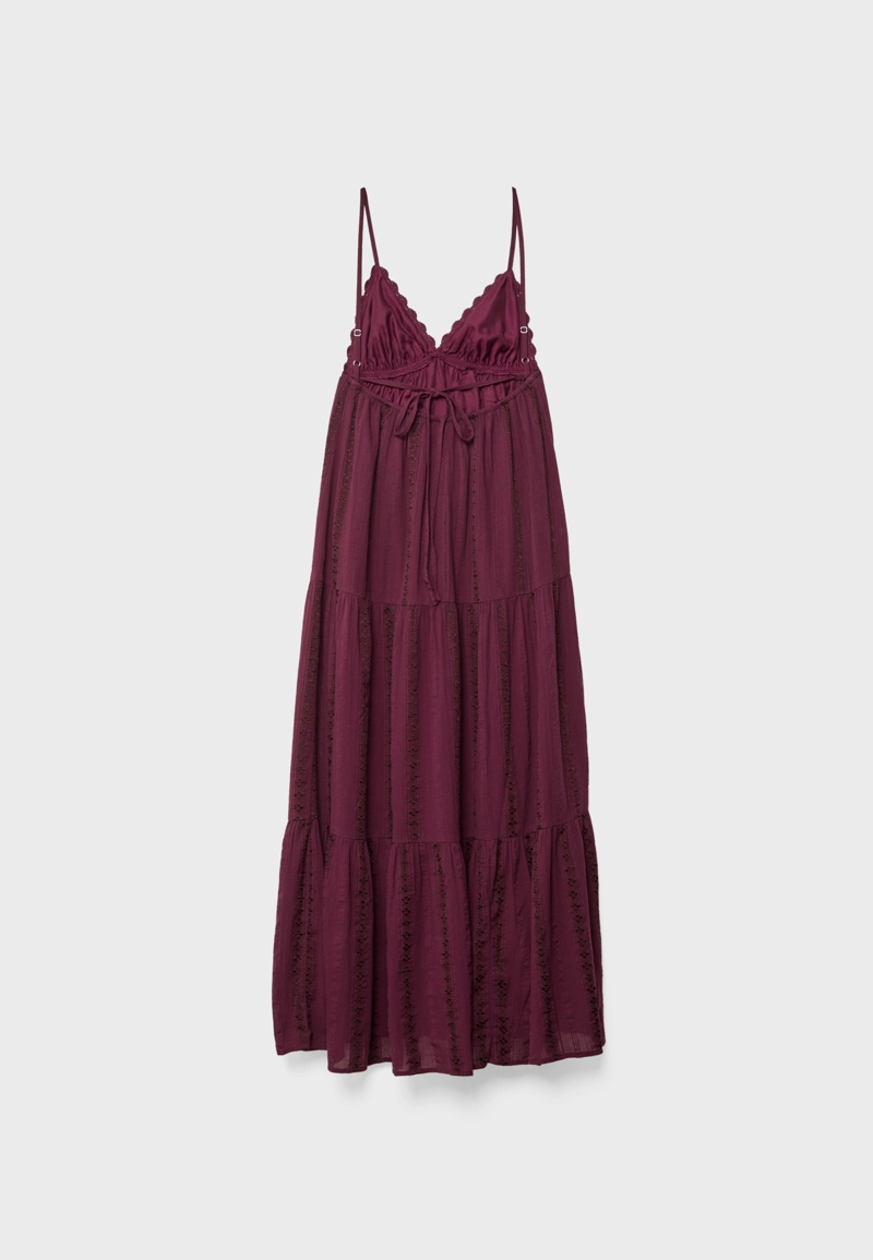 Длинное струящееся платье с открытой спиной