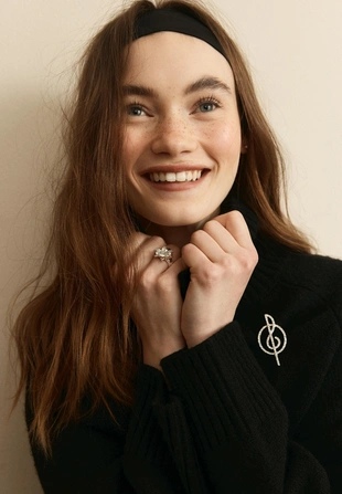 Брошь STRADIVARIUS с блестящей отделкой- Заказать в России