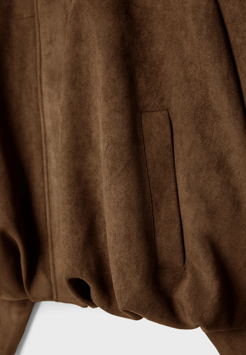 Куртка-бомбер из искусственной замши