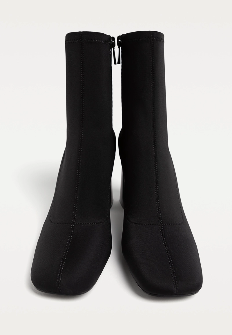 Ботильоны на каблуке из плотной синтетической ткани