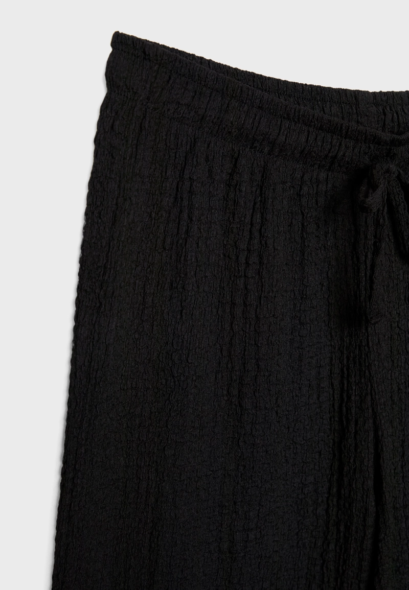 Длинные струящиеся брюки с текстурой