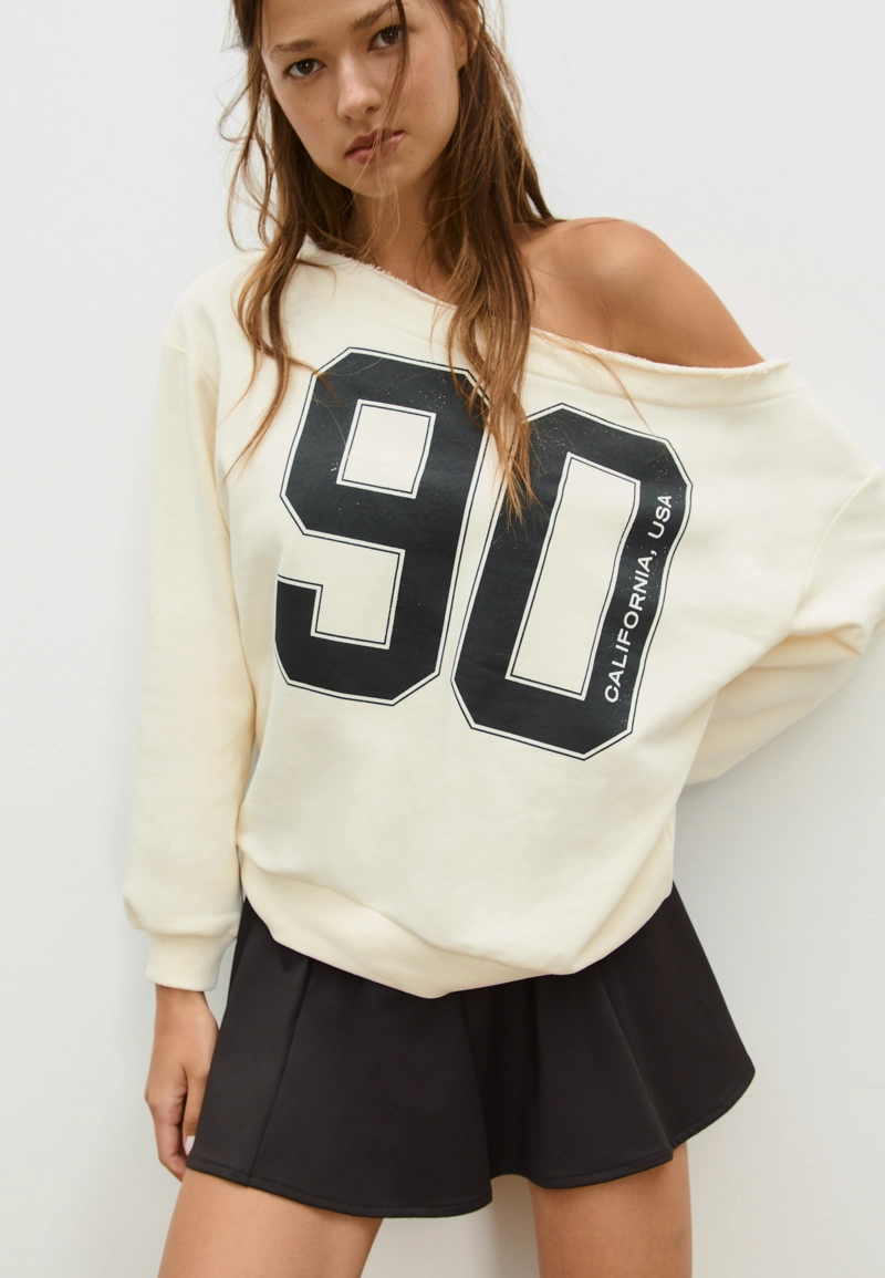 Толстовка с открытыми плечами