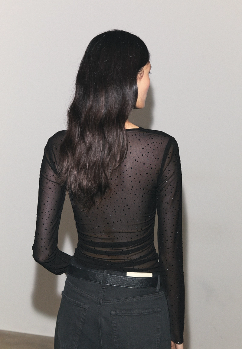 Полупрозрачная футболка с блестящей отделкой и сборками