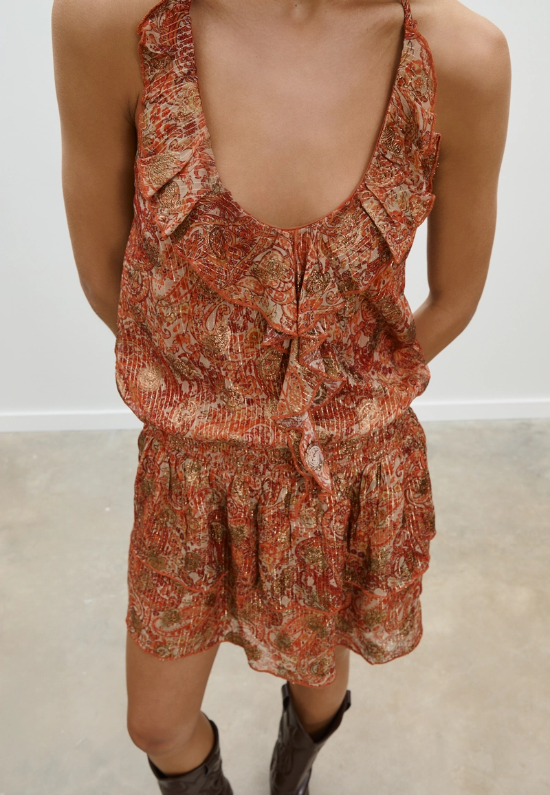 Короткое струящееся платье с принтом и горловиной халтер