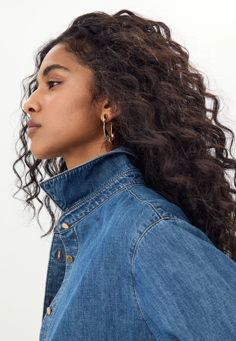 Джинсовая рубашка с ремнем