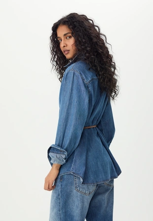 Джинсовая рубашка с ремнем- Заказать в России