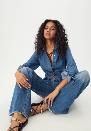 Джинсовая рубашка с ремнем- Заказать в России