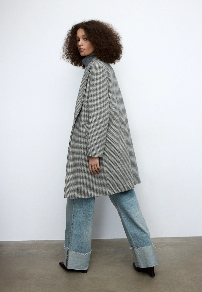 Пальто миди с пуговицами и принтом