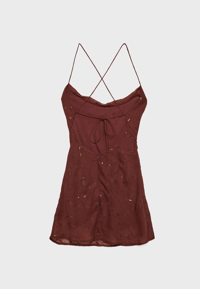 Короткое платье с вышивкой на бретелях