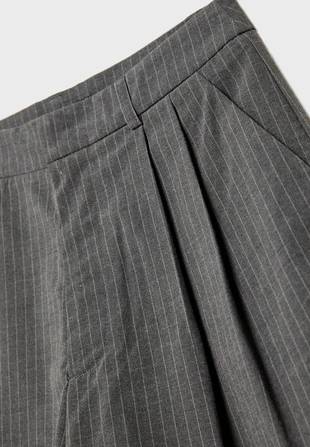 Нарядные шорты в полоску с защипами- Заказать в России