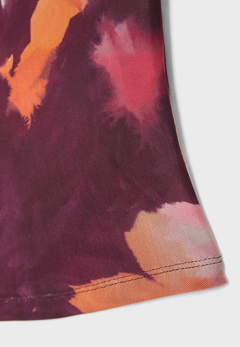 Асимметричная футболка из полупрозрачной ткани с принтом