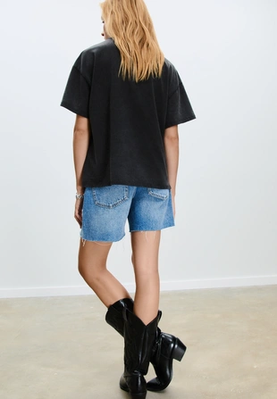 Футболка с принтом CATITUDE и аппликацией- Заказать в России