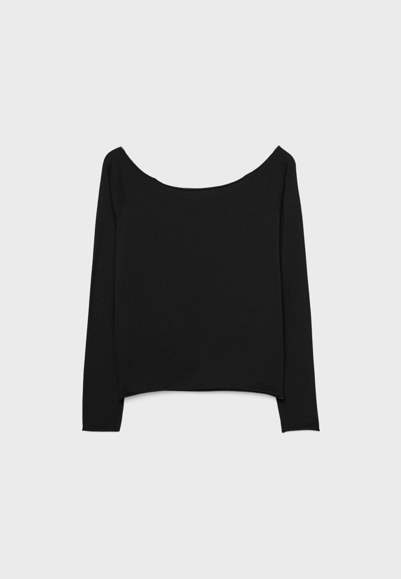 Футболка с вырезом «лодочка»