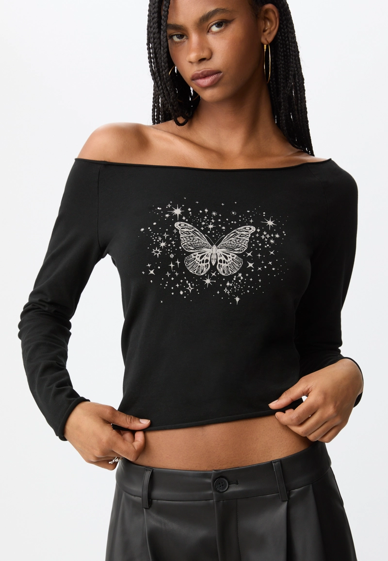 Футболка с вырезом «лодочка»