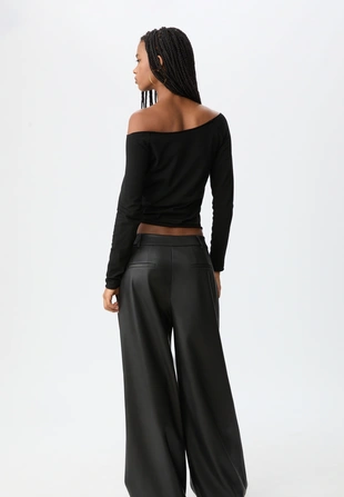 Футболка с вырезом «лодочка»- Заказать в России