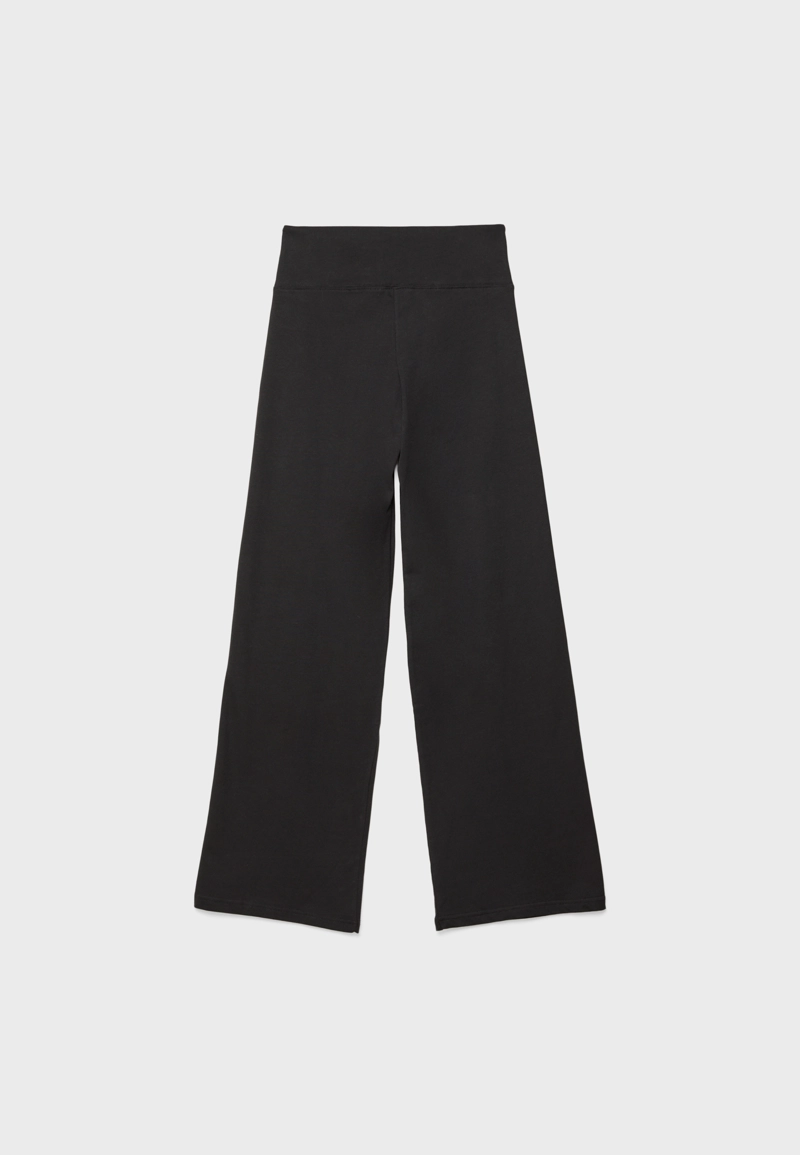 Прямые брюки с отворотом на поясе