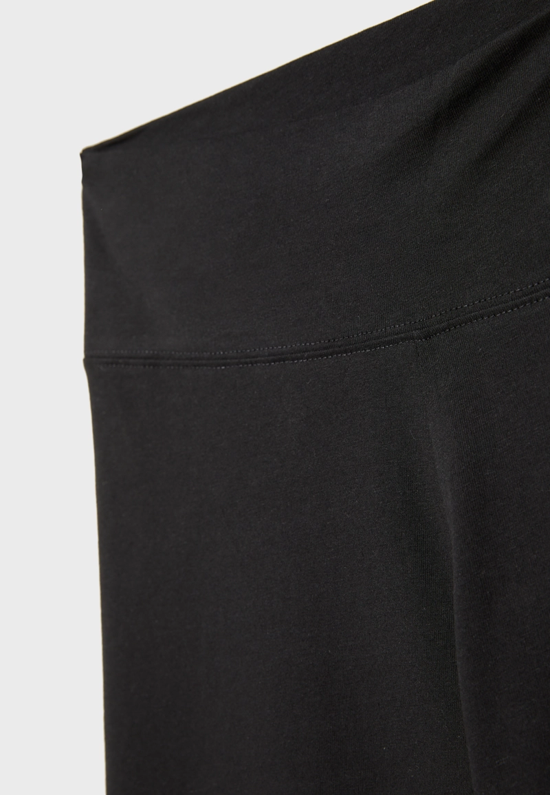 Прямые брюки с отворотом на поясе