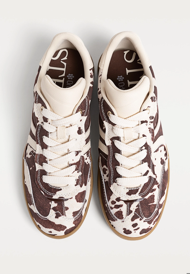 Кроссовки с принтом и искусственным мехом