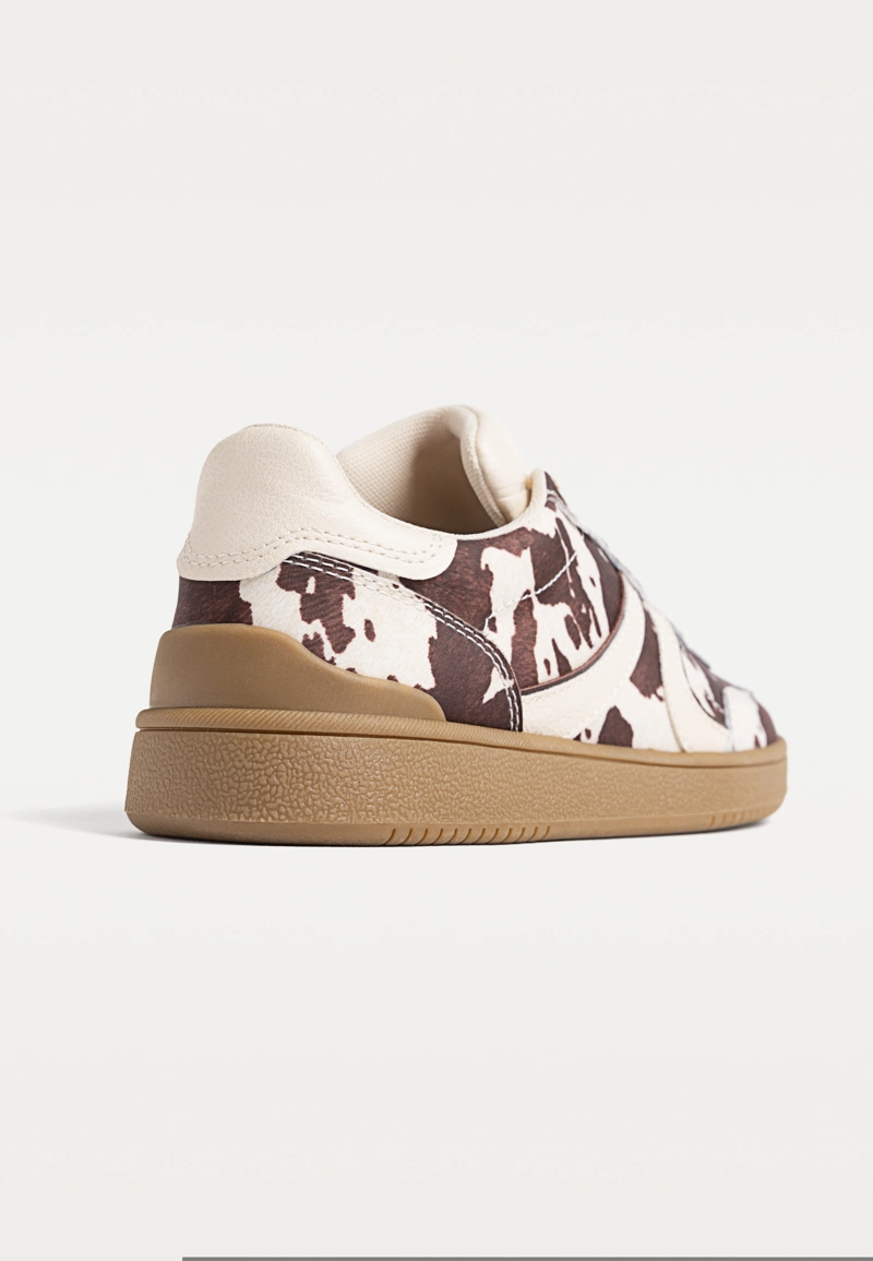 Кроссовки с принтом и искусственным мехом