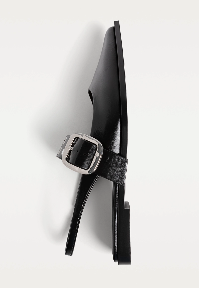 Туфли-мюли на плоской подошве с пряжкой